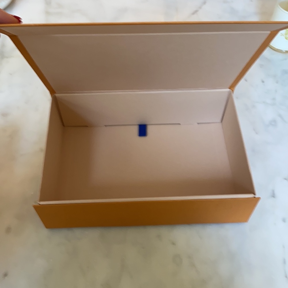 Louis Vuitton box - Picture 2 of 2